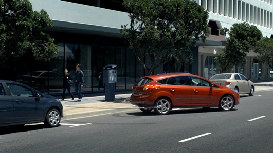 To Ford Focus παρκάρει μόνο του χάρη στο νέο σύστημα Active Park Assist
