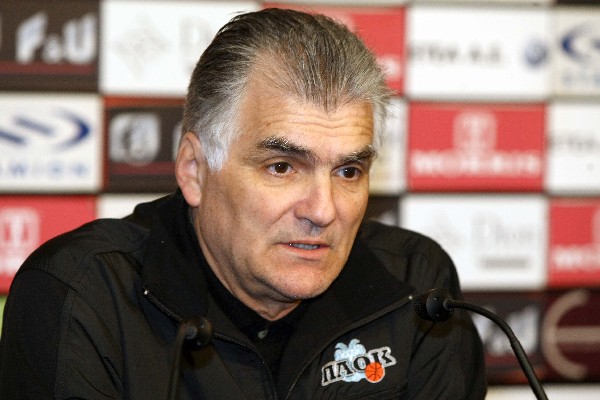 «Πρέπει να βελτιωθούμε» είπε ο προπονητής του ΠΑΟΚ μετά την ήττα από την Κούμπαν
