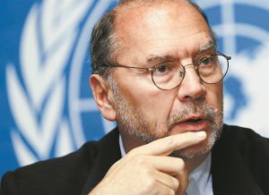 «Θα ζούμε με τον κορωνοϊό, αλλά μπορούμε να τον ελέγξουμε με περισσότερους εμβολιασμούς»