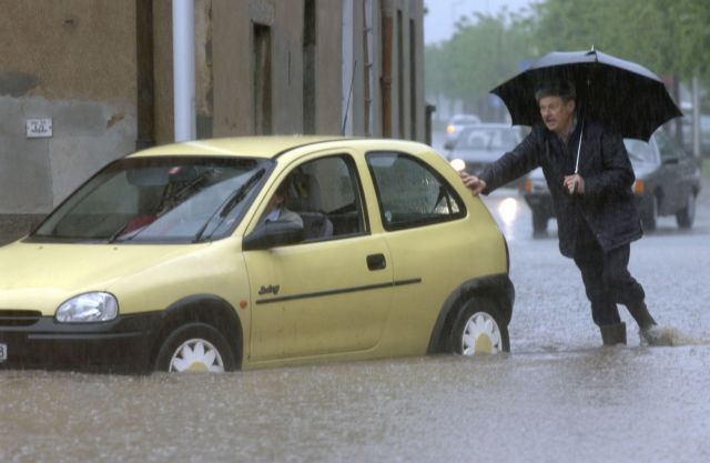 Ενας νεκρός στη Γένοβα από καταστροφικές πλημμύρες