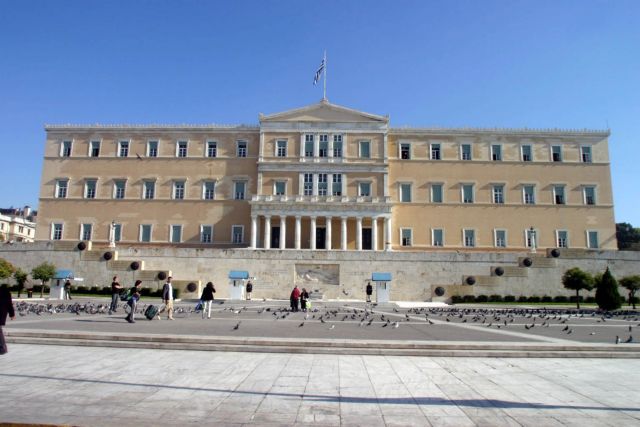ΕΛΣΤΑΤ: Σχεδόν ένας στους δύο Ελληνες δεν εμπιστεύεται το πολιτικό σύστημα