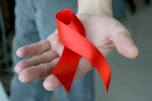 ΚΕΕΛΠΝΟ: Λιγότερες διαγνώσεις AIDS τo 2014