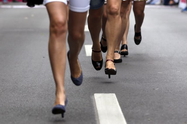 Τακούνια: Οσο πιο ψηλά τόσο περισσότερο προσελκύουν τους άνδρες