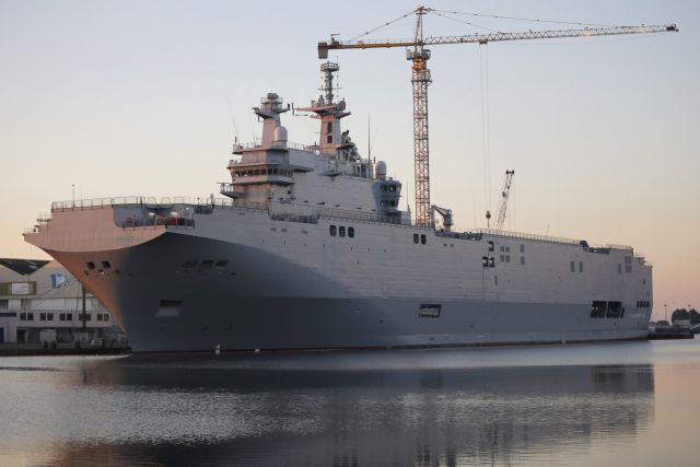 Μόσχα: Προειδοποίηση στο Παρίσι να παραδώσει το πολεμικό πλοίο Mistral