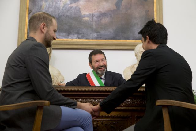 Συνεχίζει το «αντάρτικο» για τους γάμους των ομοφυλοφίλων ο δήμαρχος της Ρώμης