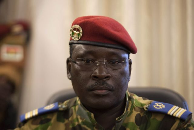 Ηγέτης της Μπουρκίνα Φάσο ο αντισυνταγματάρχης Ζίντα – «δημοκρατική μετάβαση» απαιτεί η αντιπολίτευση