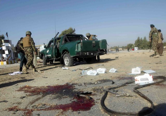 Βομβιστικές επιθέσεις στο Αφγανιστάν – τουλάχιστον 10 αστυνομικοί νεκροί