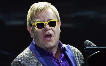 Ελτον Τζον εναντίον Ρωσίας και ομοφοβίας