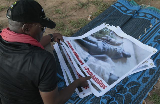 Πλήθος λίντσαρε και πυρπόλησε επίδοξο καμικάζι στη Νιγηρία