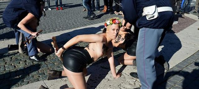 Προσβλητική διαμαρτυρία των Femen στο Βατικανό