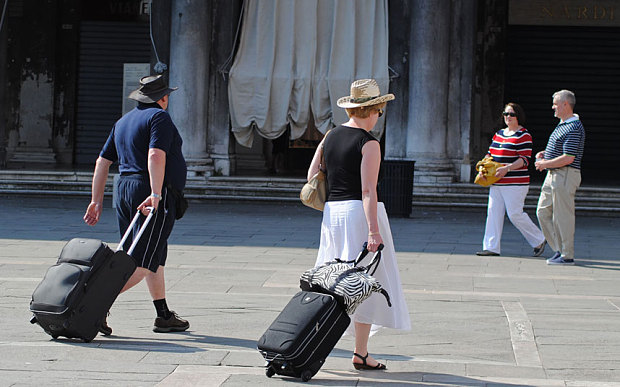 Ο Δήμος της Βενετίας διαψεύδει ότι θα απαγορεύσει τις βαλίτσες με πλαστικά ροδάκια
