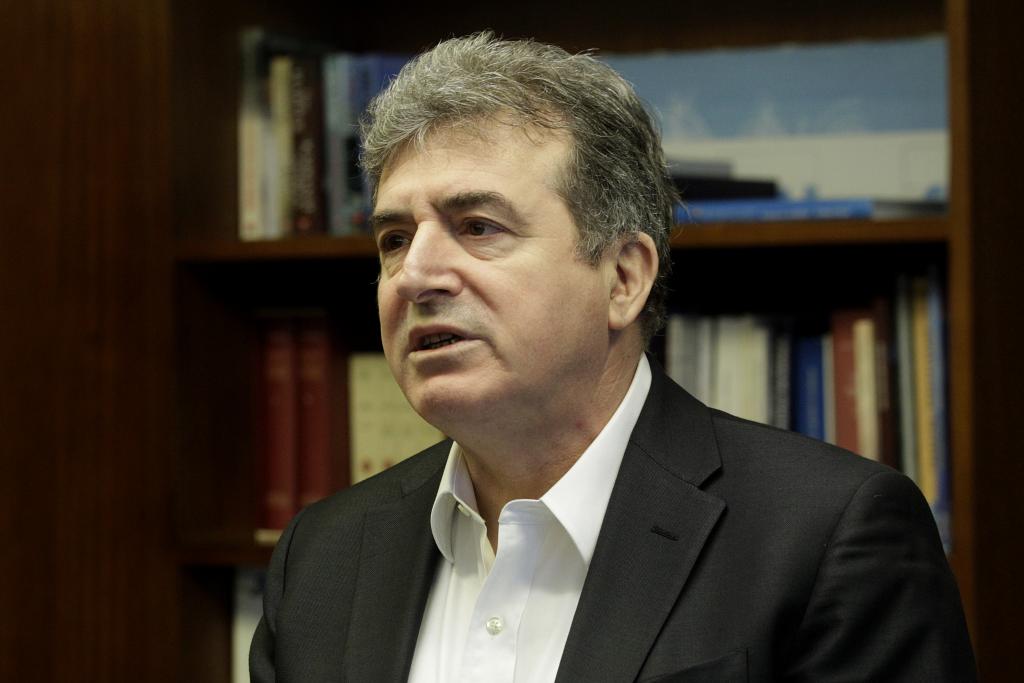 «Πρέπει να προλαμβάνουμε παρά να καταστέλλουμε καταστάσεις», τόνισε ο Χρυσοχοΐδης από τον ΟΑΣΠ