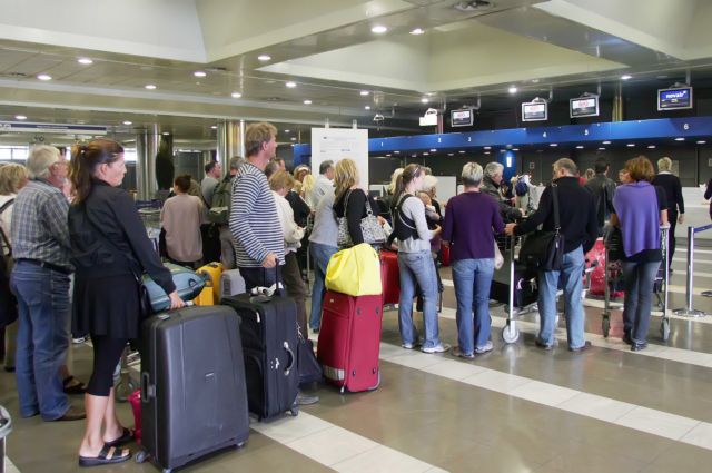 Για τις «τεράστιες καθυστερήσεις» στο αεροδρόμιο Μακεδονία διαμαρτύρονται επιχειρηματίες
