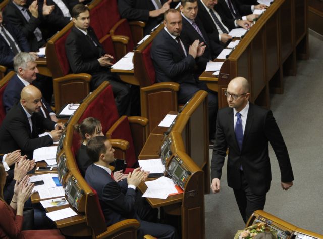 Να παραμείνει πρωθυπουργός ο Γιατσενιούκ, ψήφισε η ουκρανική βουλή