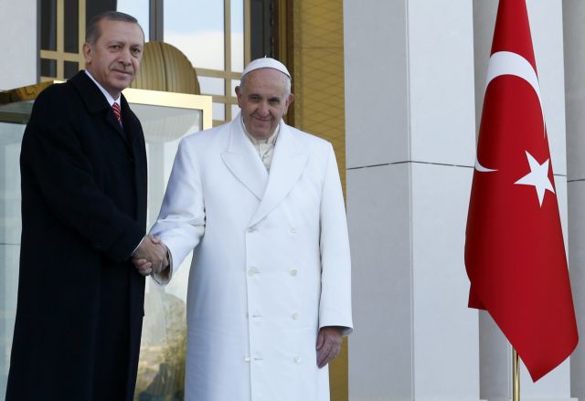 Στην Αγκυρα ο Πάπας για συναντήσεις με Ερντογάν και Βαρθολομαίο