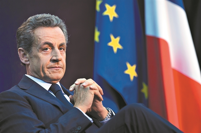 Στο εδώλιο καθίζουν σήμερα τον Σαρκοζί