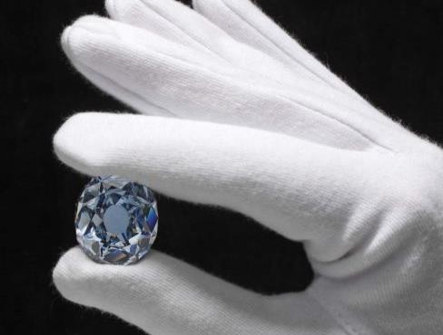 Τιμή ρεκόρ σε δημοπρασία για ένα μπλε διαμάντι