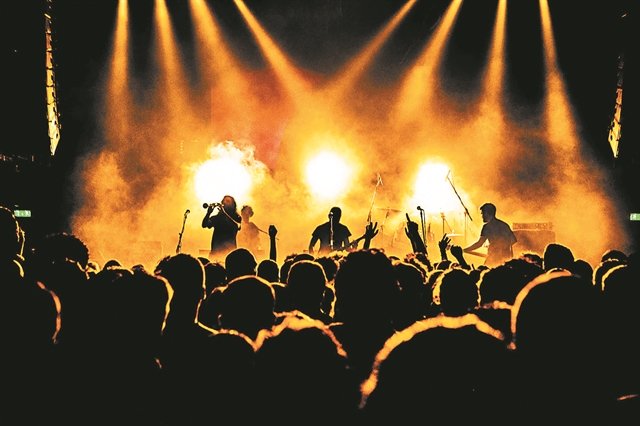 Πυξ Λαξ και Villagers of Ioannina City σε Θεσσαλονίκη και Αθήνα