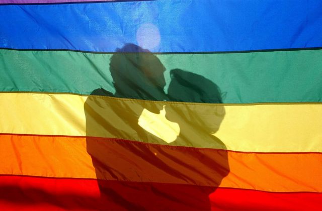 Οργισμένη η ομοφυλοφιλική κοινότητα από τις δηλώσεις Αθανασίου για τους γάμους ομόφυλων ζευγαριών
