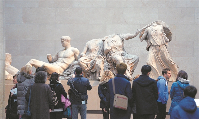 Και στο βάθος: νέα καμπάνια για τα Γλυπτά