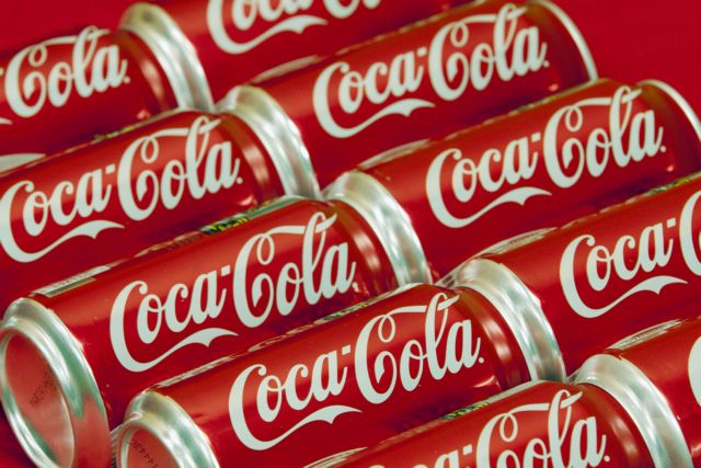 Wall Street Journal: Η Coca-Cola ετοιμάζει χιλιάδες απολύσεις μετά την Πρωτοχρονιά