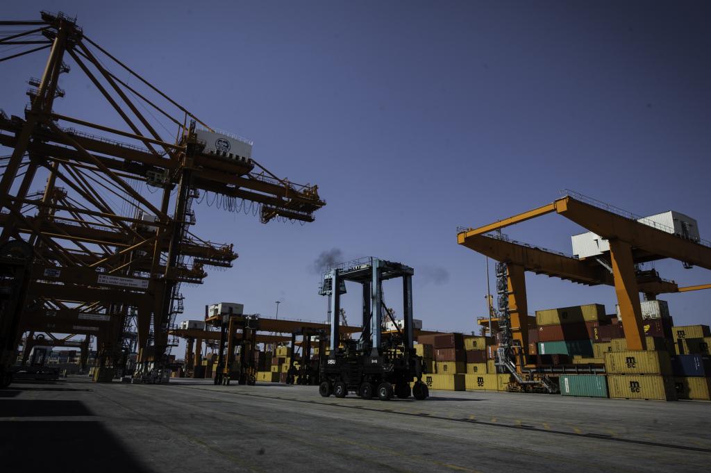 Τον δρόμο για τη Βουλή παίρνει ο «φιλικός διακανονισμός» μεταξύ ΟΛΠ και Cosco