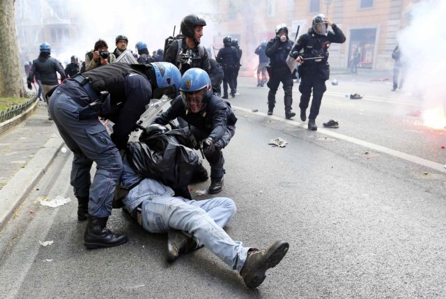 Ρώμη: Συγκρούσεις αστυνομίας και διαδηλωτών κοντά στη Γερουσία
