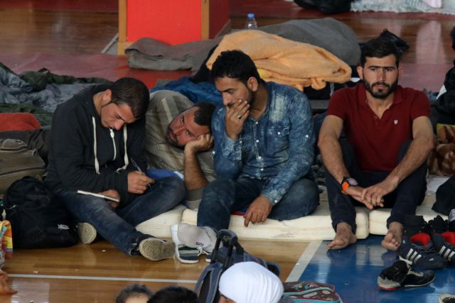 Δραπετσώνα: Αντιδράσεις για τους περιπλανώμενους πρόσφυγες του πλοίου «Μπάρις»