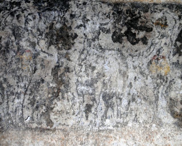 Αμφίπολη: Ανδρικές και γυναικείες μορφές ζωγραφισμένες στα επιστύλια του τάφου