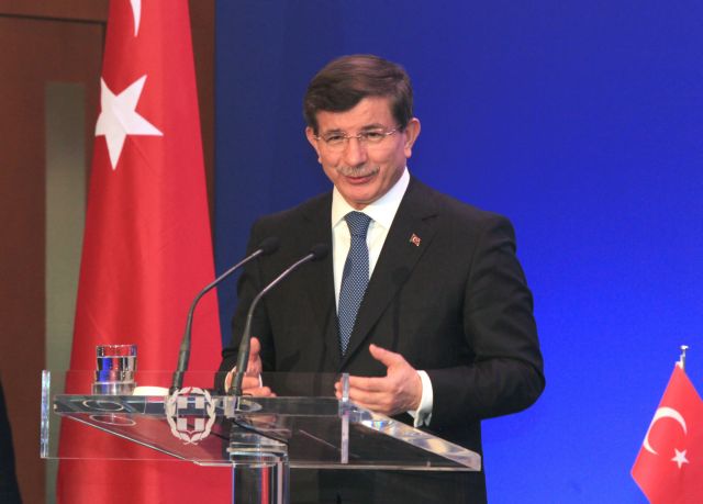 Για «βρώμικη» εκστρατεία κατά της Τουρκίας κατηγορεί την ΕΕ ο Νταβούτογλου