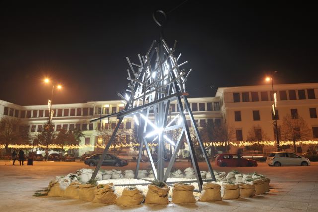 Ιωάννινα: Το «αλλιώτικο» δέντρο και τα περίεργα χριστουγεννιάτικα δέντρα του παρελθόντος