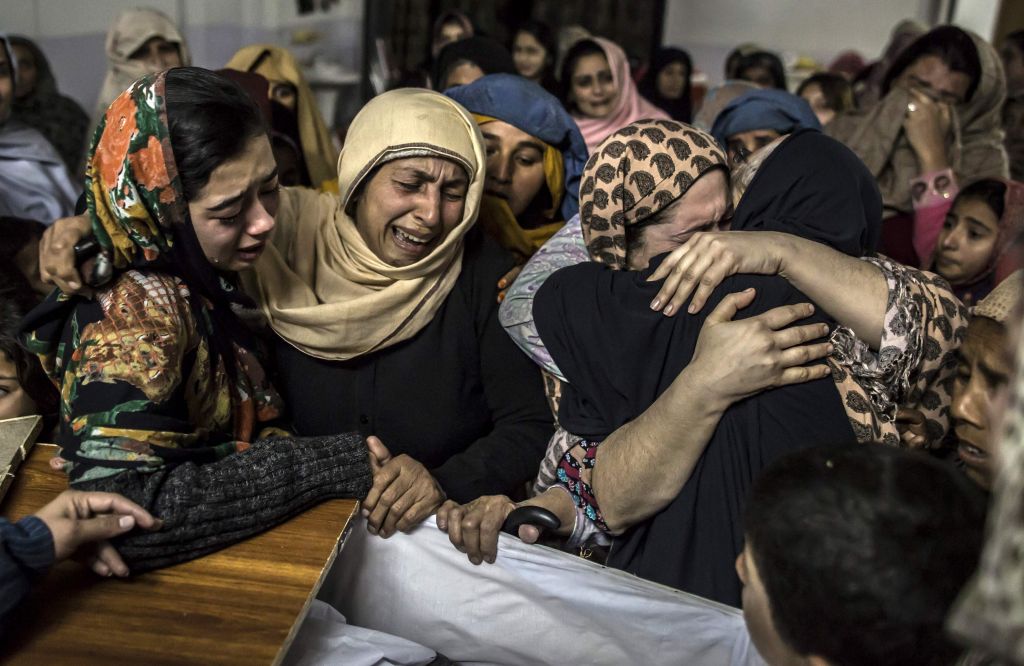 Σφαγή σε σχολείο στο Πακιστάν: Τουλάχιστον 148 νεκροί από επίθεση Ταλιμπάν