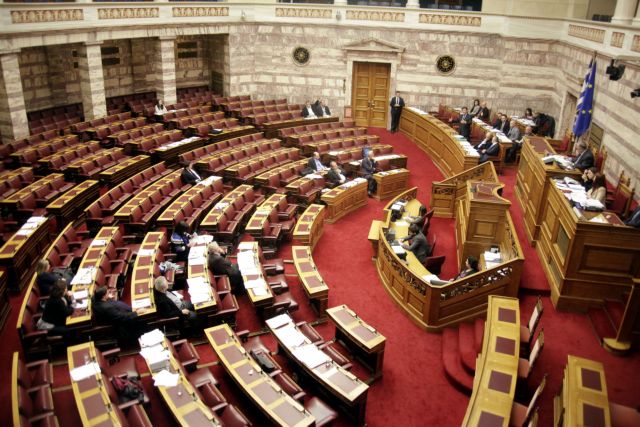 Βουλή: Μαζί με… 42 τροπολογίες ψηφίστηκε το νομοσχέδιο για τις ρυμοτομικές απαλλοτριώσεις