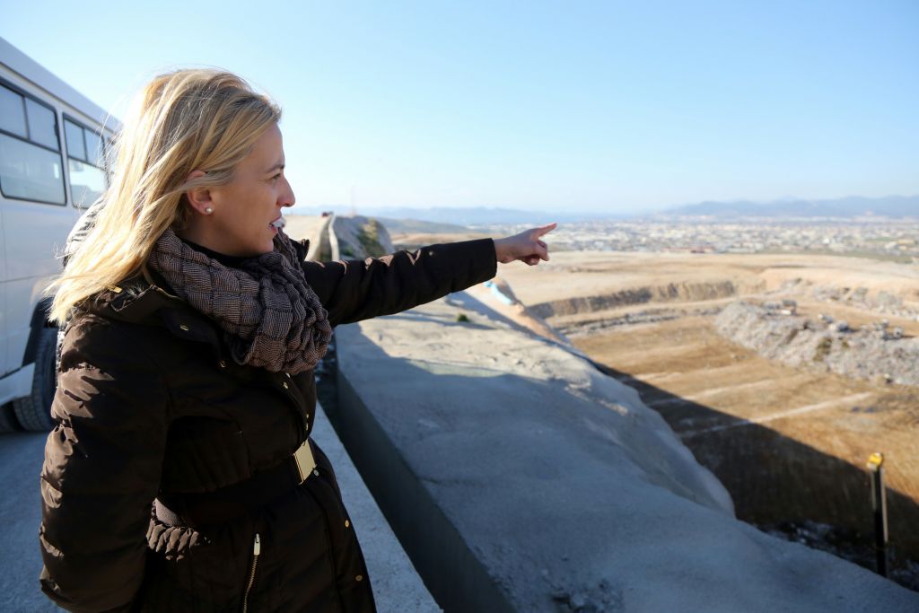 Ρένα Δούρου για διαχείριση απορριμμάτων: «Η Φυλή θα κλείσει σταδιακά»