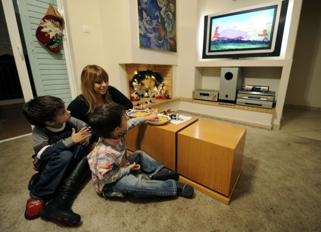 Την τηλεόραση προτιμούν τα παιδιά από όλες τις οθόνες
