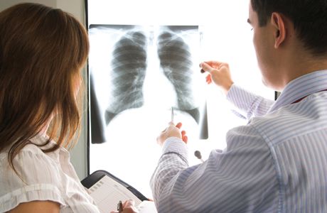 Περισσότερες γυναίκες θα πεθαίνουν από καρκίνο των πνευμόνων προβλέπουν επιστήμονες