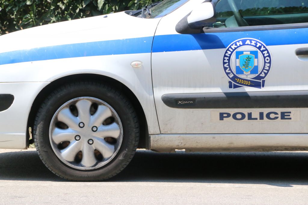 Ανετράπη αυτοκίνητο στα Ιωάννινα με σύρους μετανάστες, μετά από αστυνομική καταδίωξη