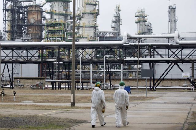 Ο ΟΠΕΚ δεν μπορεί πια να «προστατεύσει» την τιμή του πετρελαίου | tanea.gr