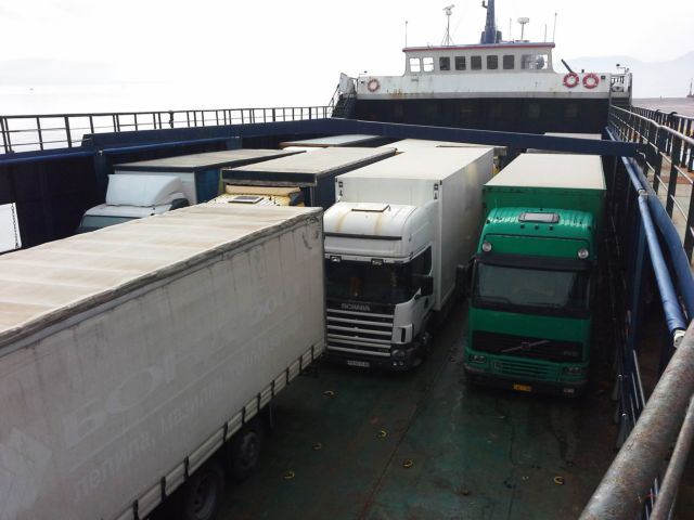 Καταγγελίες ιδοκτητών φορτηγών για παράνομη μεταφορά τοξικών φορτίων με τα πλοία της γραμμής Ιταλία-Ελλάδα