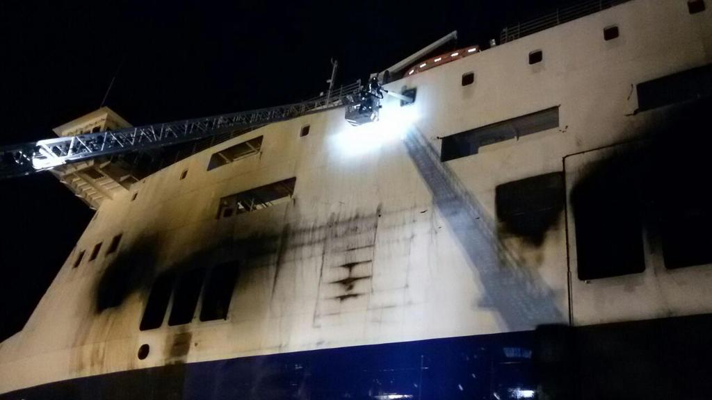 Κωλυσιεργία στις έρευνες για το Norman Atlantic, καταγγέλλουν ναυτεργατικά σωματεία