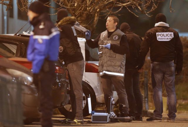 Charlie Hebdo: Παραδόθηκε στην αστυνομία 18χρονος