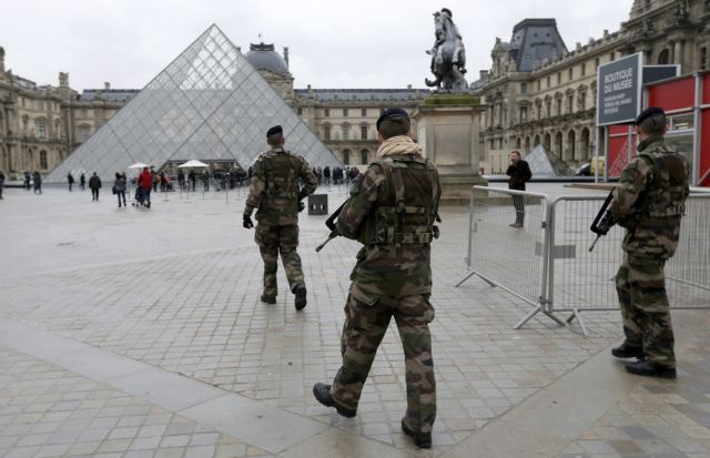 Εντοπίστηκαν οι δράστες του μακελειού στο Charlie Hebdo – νεκρή αστυνομικός στο Παρίσι – ο στρατός στους δρόμους – αντίποινα σε τζαμιά