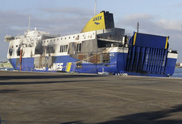 Norman Atlantic: Θα ψεκάσουν το εσωτερικό του για να πέσουν οι θερμοκρασίες