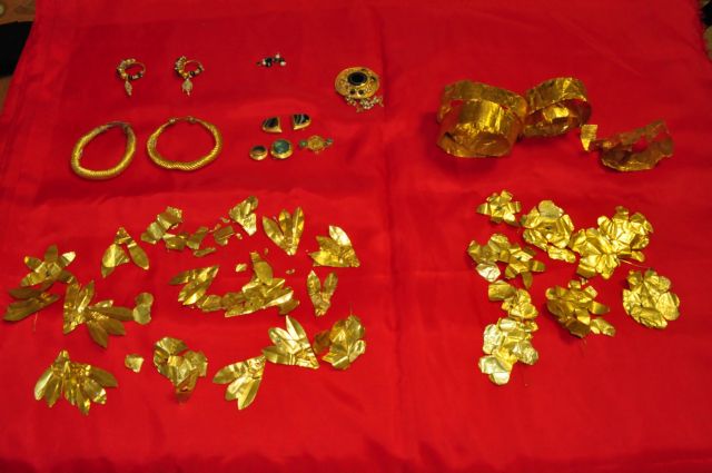 Ημαθία: Εκρυβε αρχαία χρυσά κοσμήματα και λίθους στη σοφίτα του σπιτιού του