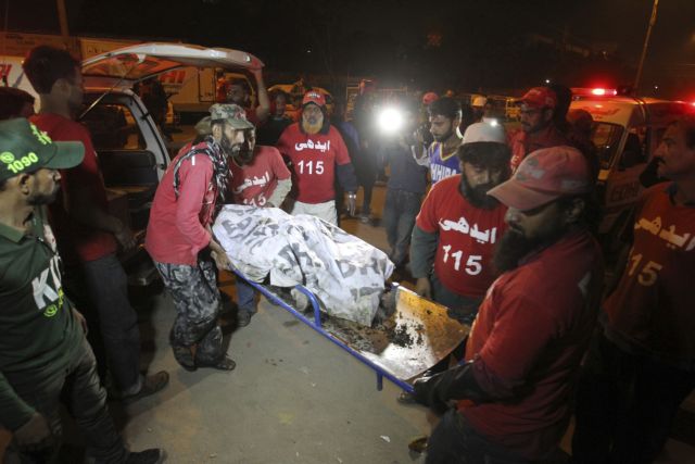Πακιστάν: Στους 57 ο αριθμός των θυμάτων από τη σύγκρουση λεωφορείου με βυτιοφόρο | tanea.gr