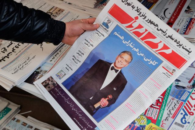 Ιράν: Κλείνουν εφημερίδα που δημοσίευσε φωτογραφία του Κλούνι με κονκάρδα «Je Suis Charlie»