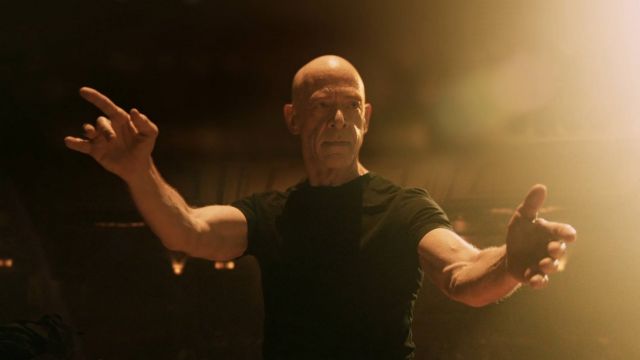 O Τζ. Κ. Σίμονς πρέπει να πάρει Οσκαρ για τους εξής πέντε λόγους