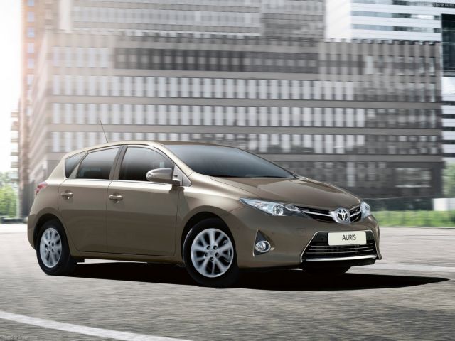 Toyota: Τριπλή επιτυχία στις πωλήσεις