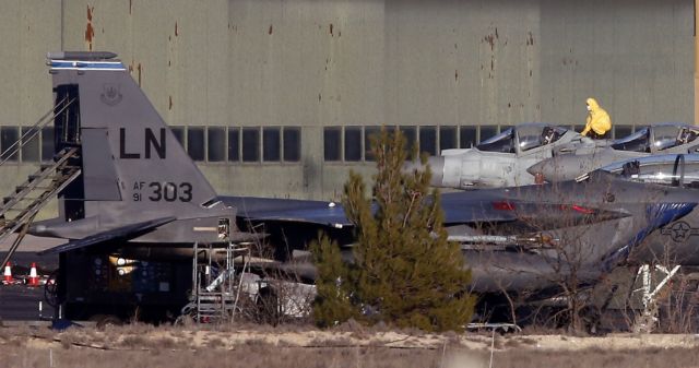 Οι δύο έλληνες πιλότοι του F-16 προσπάθησαν να εκτιναχθούν πριν τη συντριβή, λέει το γαλλικό υπ. Αμυνας
