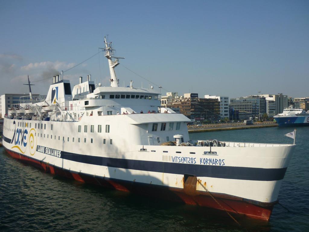 Ταλαιπωρία για 127 επιβάτες του «Βιτσέντζος Κορνάρος»